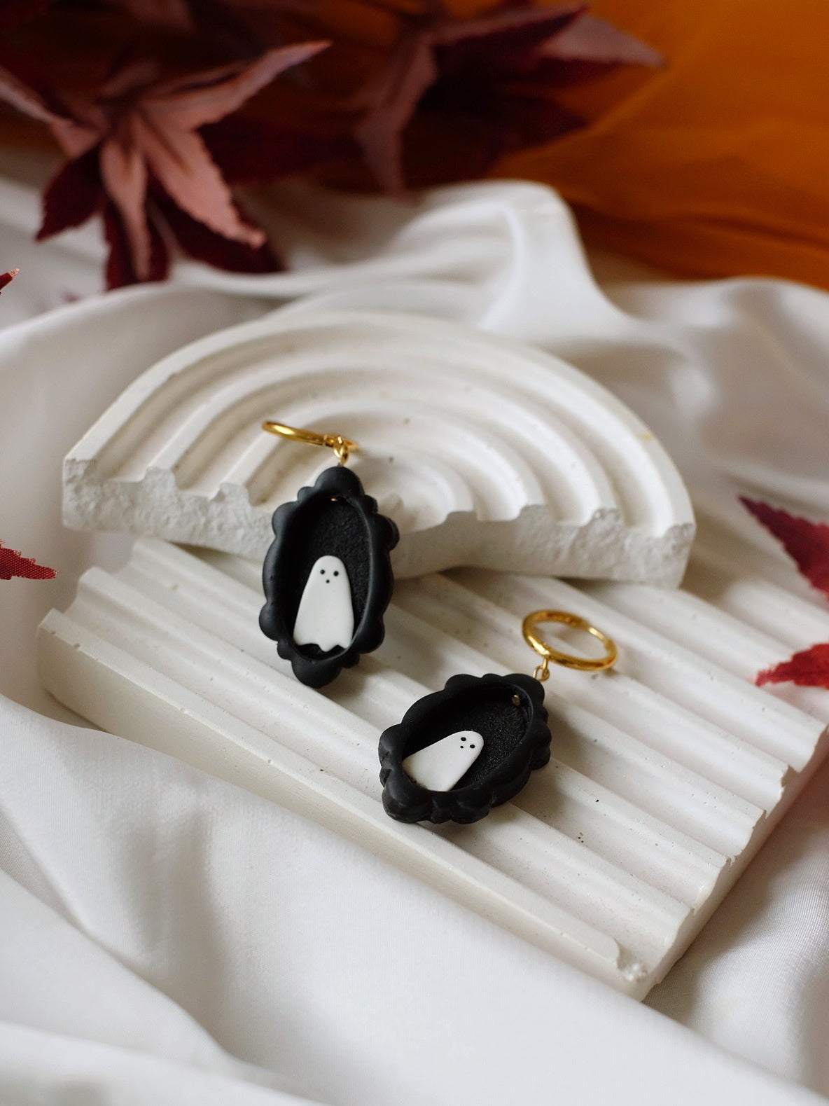 Ghost-in-a-Frame Hoops