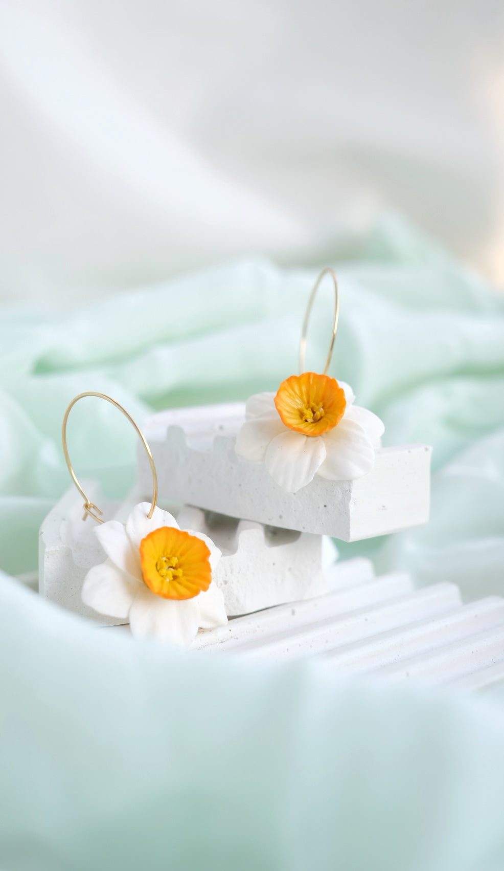 Narcissus Flower Hoops