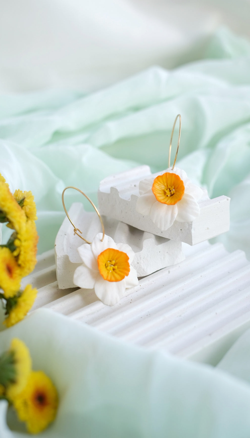 Narcissus Flower Hoops